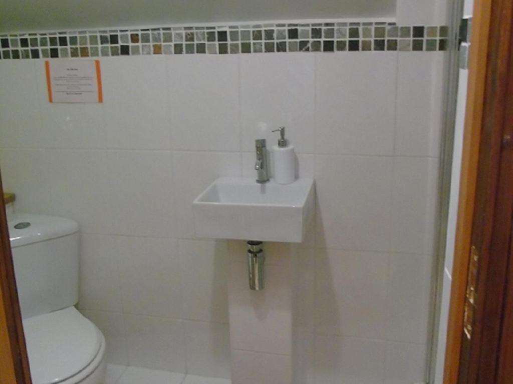 The Old Star Bed & Breakfast Winterbourne Room photo